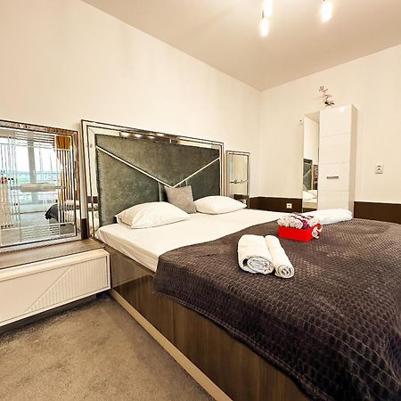 The Royal - Studio With Balcony & Panoramic View Craiova Esterno foto