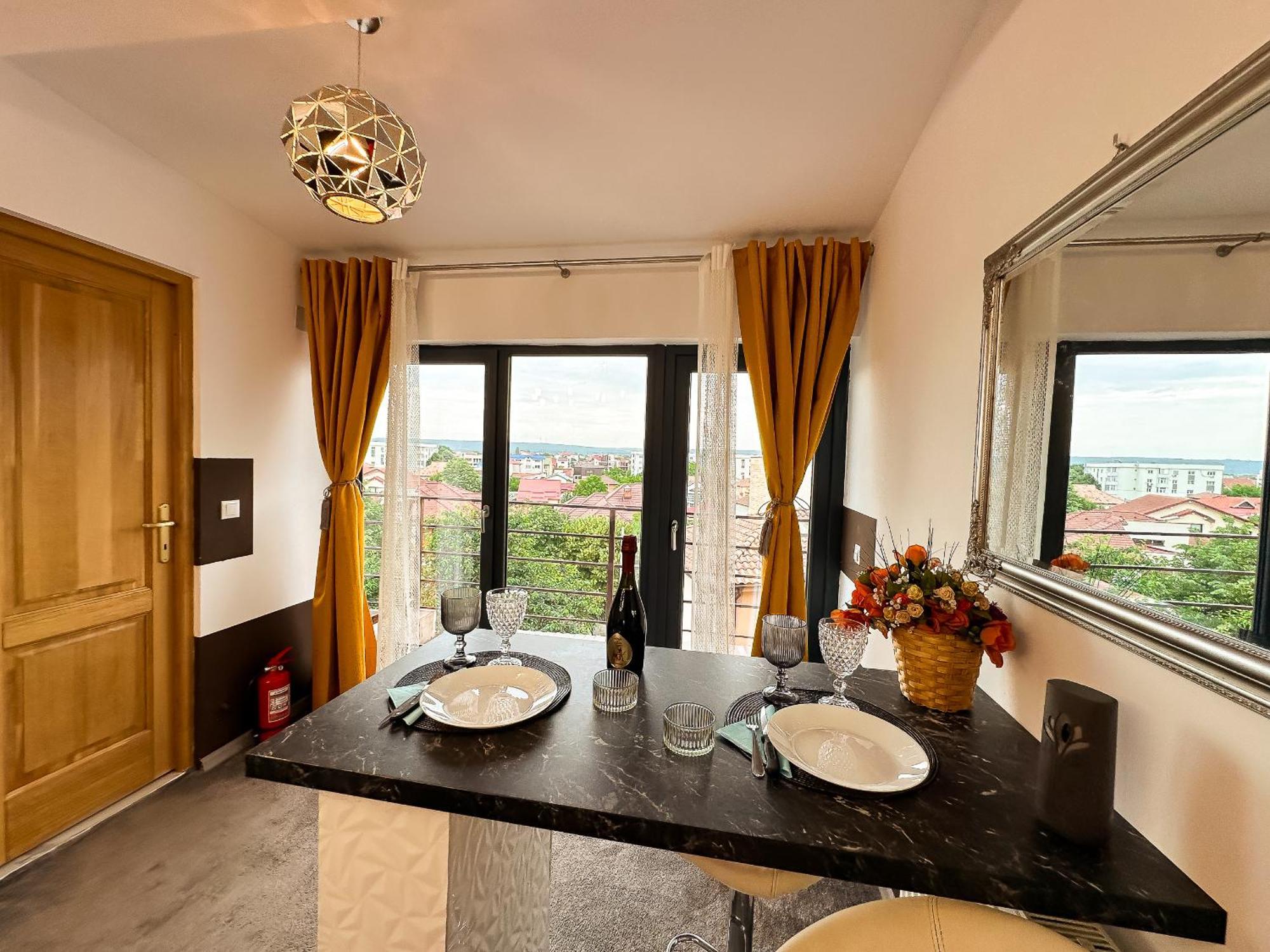 The Royal - Studio With Balcony & Panoramic View Craiova Esterno foto