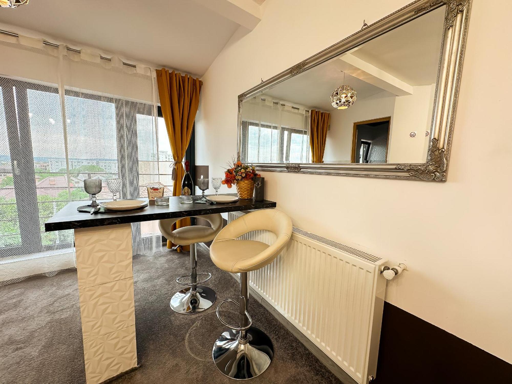 The Royal - Studio With Balcony & Panoramic View Craiova Esterno foto