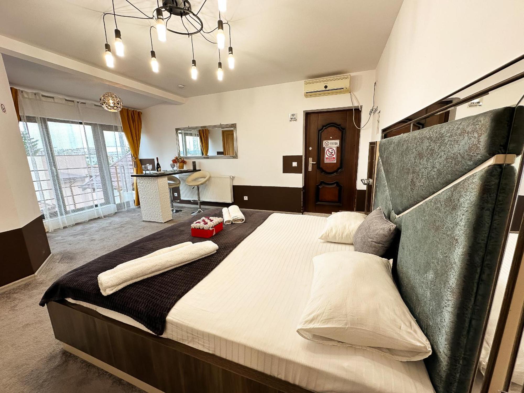 The Royal - Studio With Balcony & Panoramic View Craiova Esterno foto