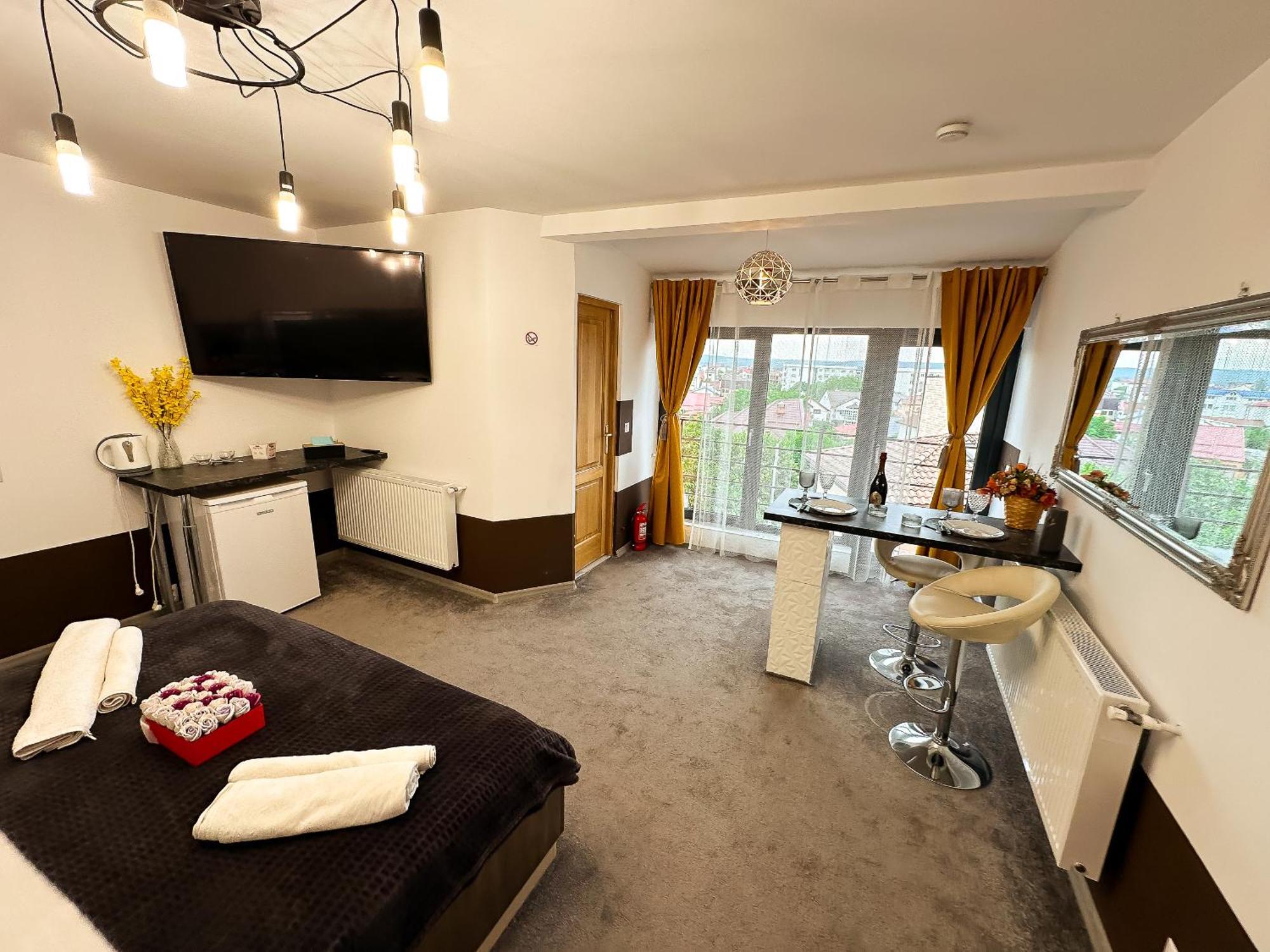 The Royal - Studio With Balcony & Panoramic View Craiova Esterno foto