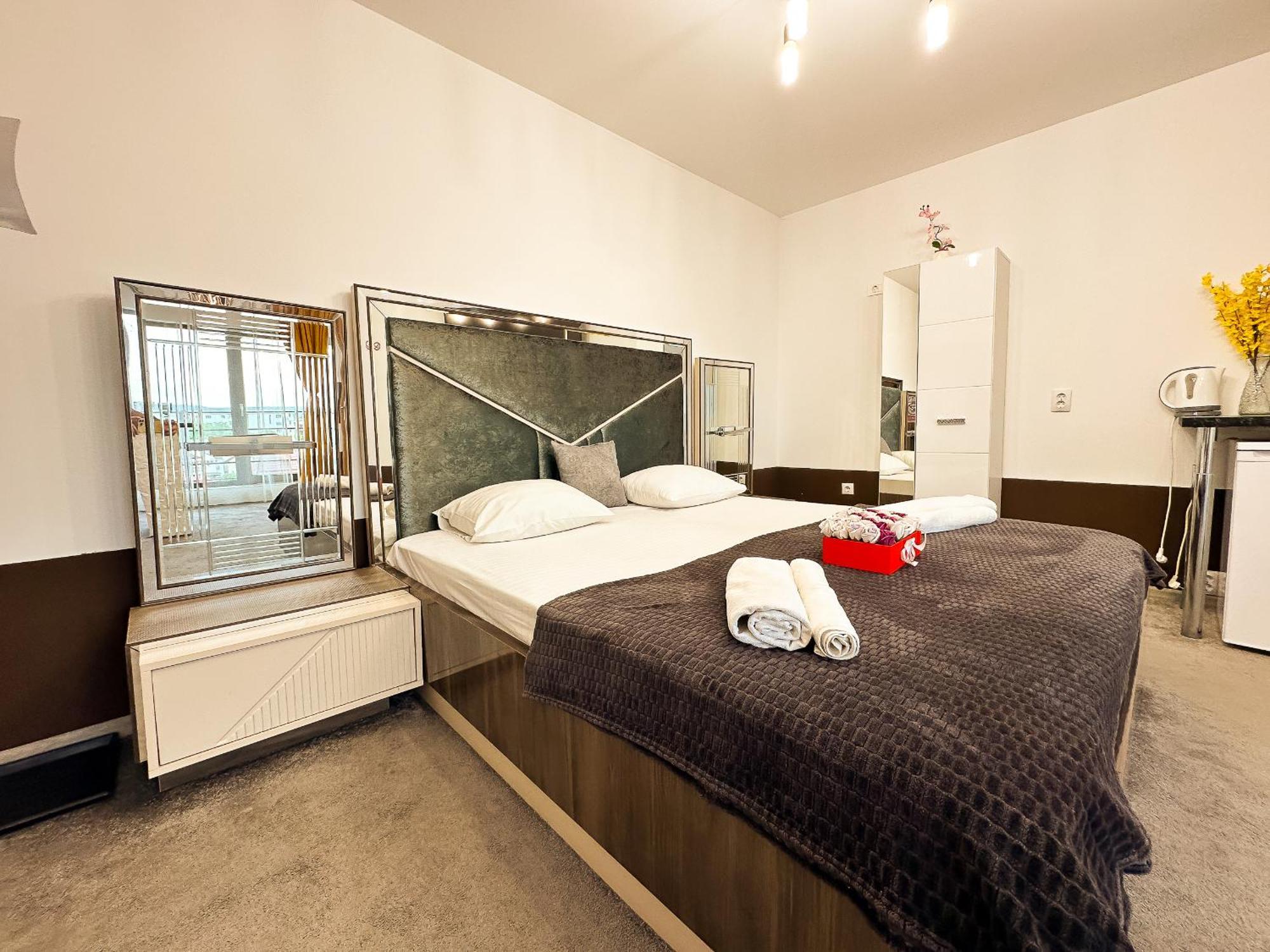 The Royal - Studio With Balcony & Panoramic View Craiova Esterno foto