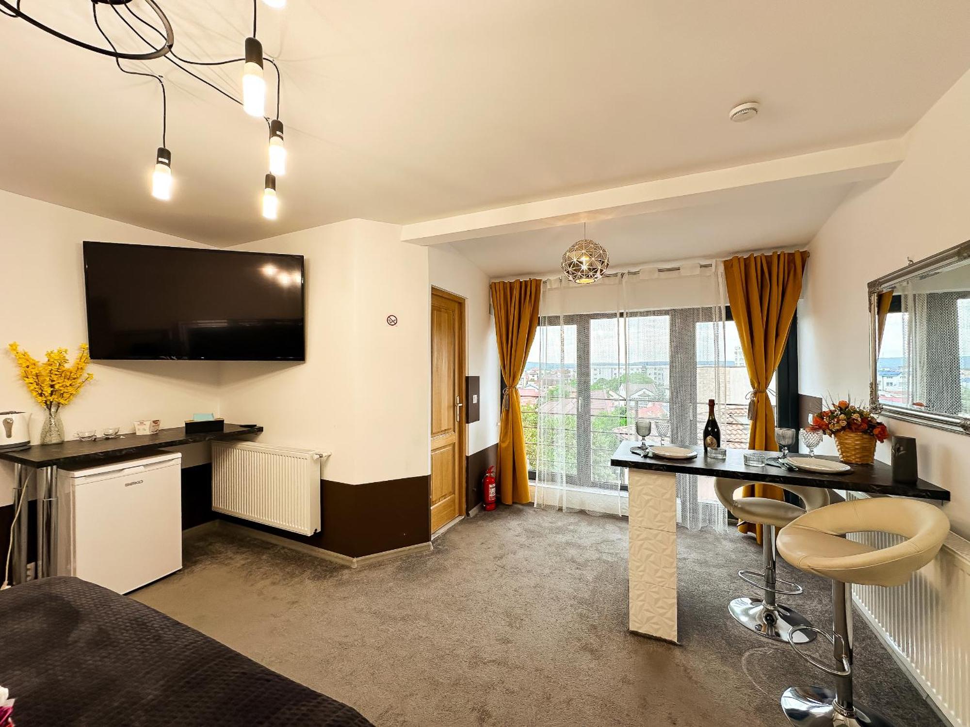 The Royal - Studio With Balcony & Panoramic View Craiova Esterno foto
