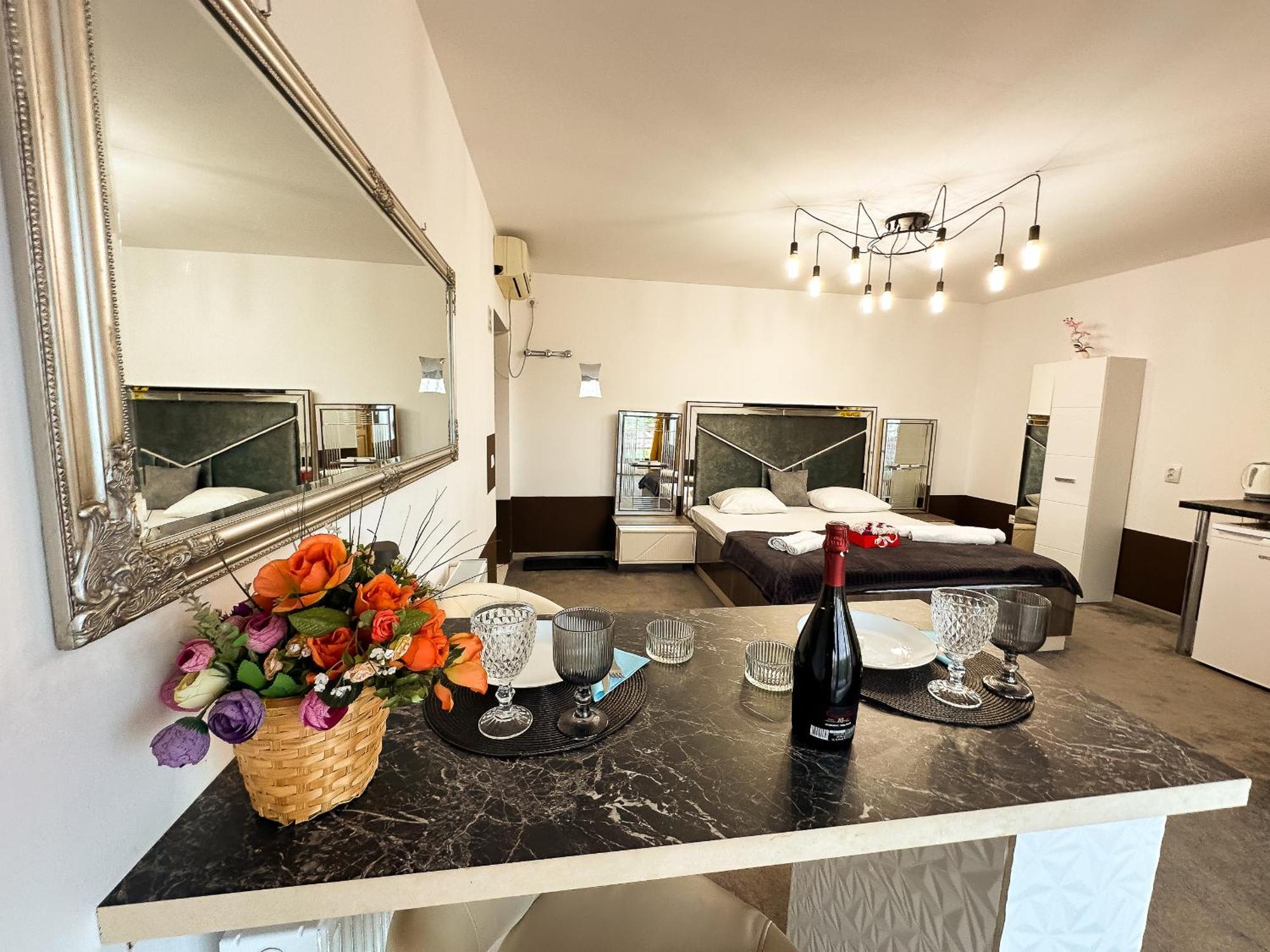 The Royal - Studio With Balcony & Panoramic View Craiova Esterno foto
