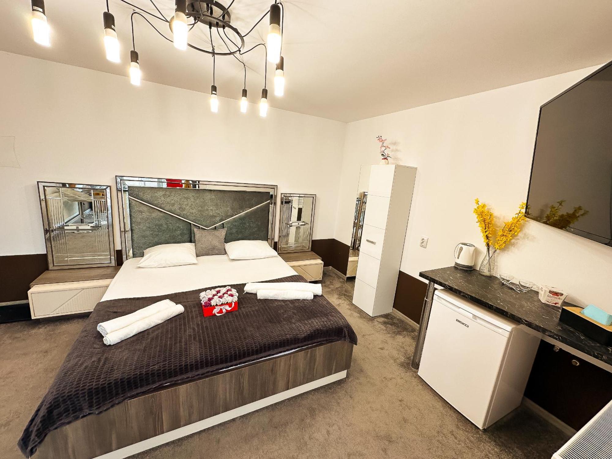 The Royal - Studio With Balcony & Panoramic View Craiova Esterno foto